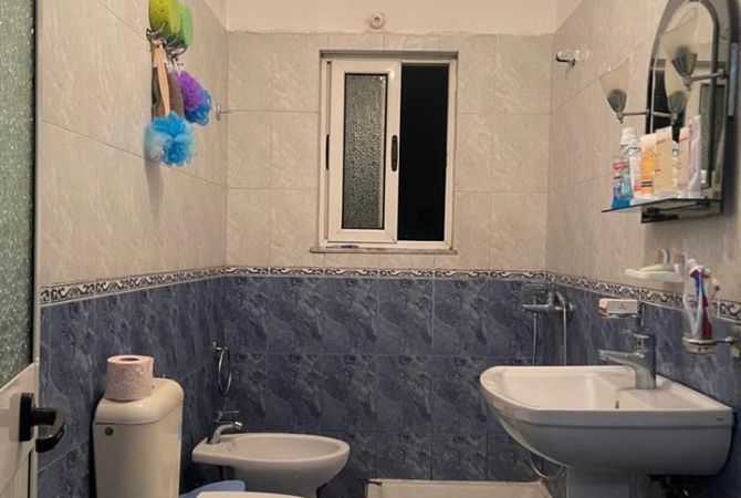 Shtepi ne shitje Apartament ne Tirane, 2+1, Mobilimi E mobiluar, Pagesa 135,000  Euro.