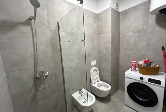 Shtepi me qera 2+1 ne Tirane - 670 Euro