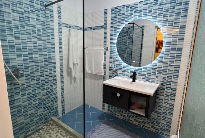 Shtepi ne shitje Apartament ne Tirane, 2+1, Mobilimi E mobiluar, Pagesa 145,000  Euro.