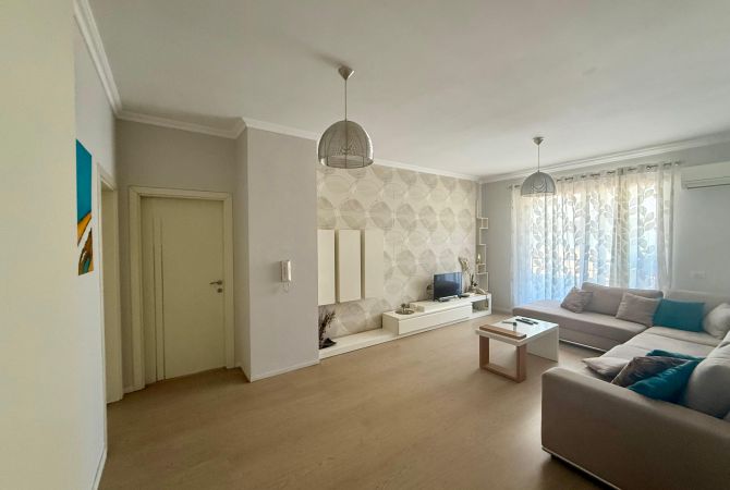 Shtepi me qera Apartament ne Tirane, 3+1, Mobilimi E mobiluar, Pagesa 600  Euro.