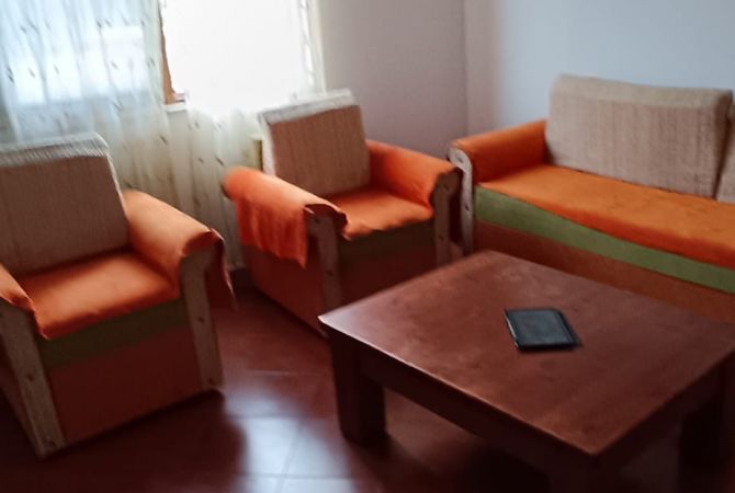 Shtepi me qera Shtepi Private ne Tirane, 3+1, Mobilimi E mobiluar, Pagesa 600  Euro.