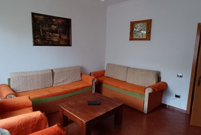 Shtepi me qera Shtepi Private ne Tirane, 3+1, Mobilimi E mobiluar, Pagesa 600  Euro.