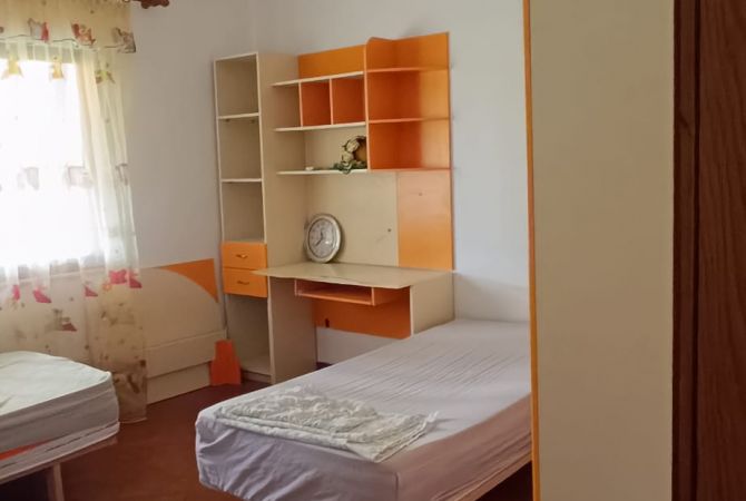 Shtepi me qera Shtepi Private ne Tirane, 3+1, Mobilimi E mobiluar, Pagesa 600  Euro.