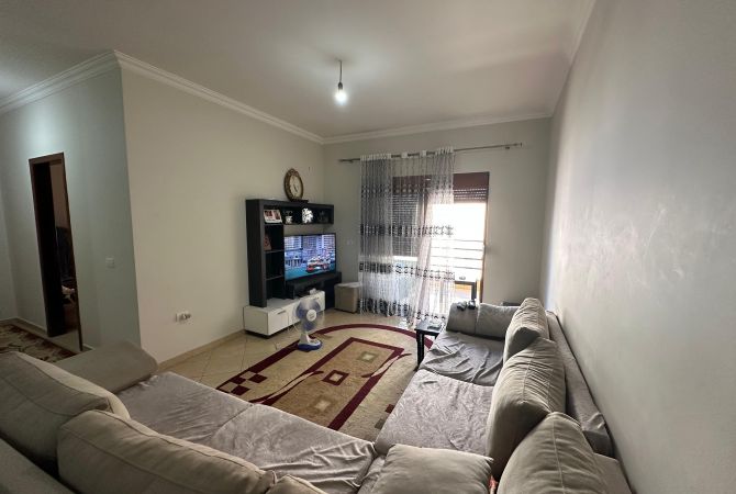 Shtepi ne shitje Apartament ne Tirane, 2+1, Mobilimi E mobiluar, Pagesa 120,000  Euro.