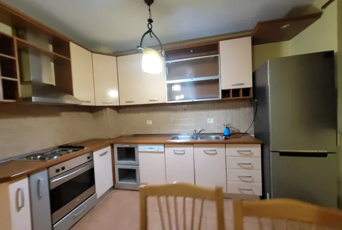 Shtepi me qera Apartament ne Tirane, 1+1, Mobilimi E mobiluar, Pagesa 550  Euro.