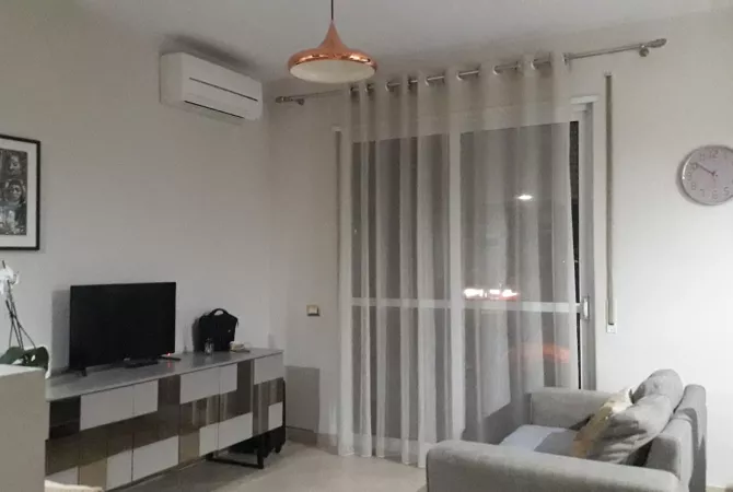 Shtepi ne shitje Apartament ne Tirane, 1+1, Mobilimi E mobiluar, Pagesa 140,000  Euro.