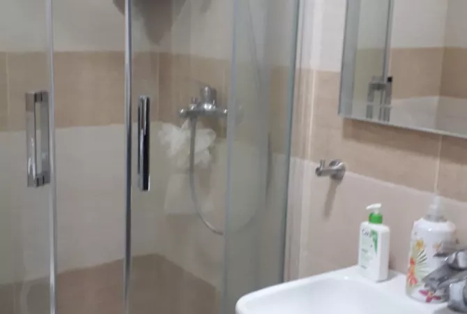 Shtepi ne shitje Apartament ne Tirane, 1+1, Mobilimi E mobiluar, Pagesa 140,000  Euro.