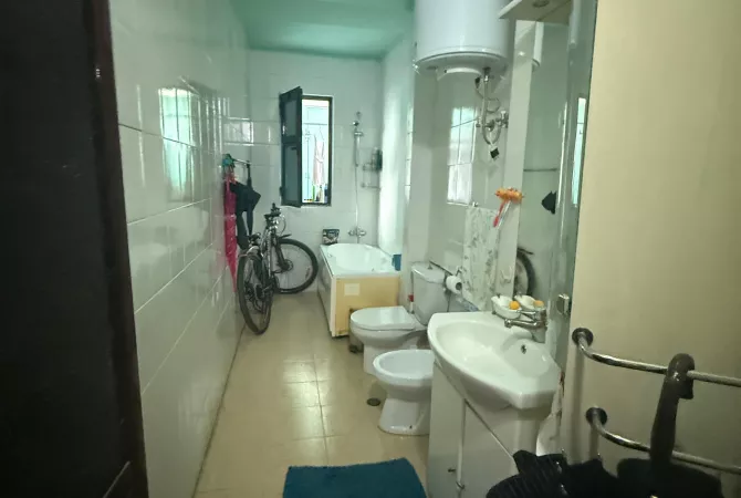 Shtepi me qera Apartament ne Tirane, 3+1, Mobilimi E mobiluar, Pagesa 85,000  Leke.