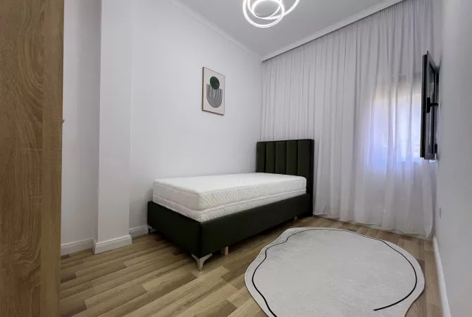 Shtepi ne shitje Apartament ne Tirane, 2+1, Mobilimi E mobiluar, Pagesa 109,000  Euro.