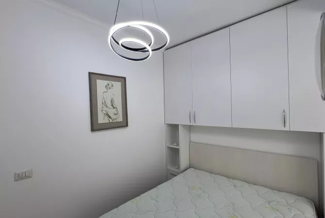 Shtepi ne shitje Apartament ne Tirane, 2+1, Mobilimi E mobiluar, Pagesa 109,000  Euro.