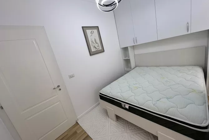 Shtepi ne shitje Apartament ne Tirane, 2+1, Mobilimi E mobiluar, Pagesa 109,000  Euro.