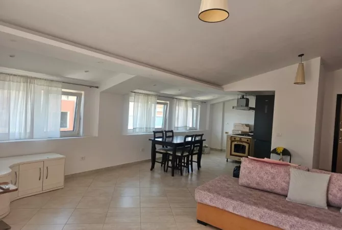 Shtepi me qera Penthose(kati i fundit panoramik) ne Tirane, 2+1, Mobilimi E mobiluar, Pagesa 600  Euro.