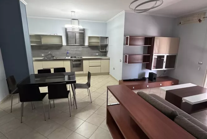 Shtepi me qera 2+1 ne Tirane - 620 Euro