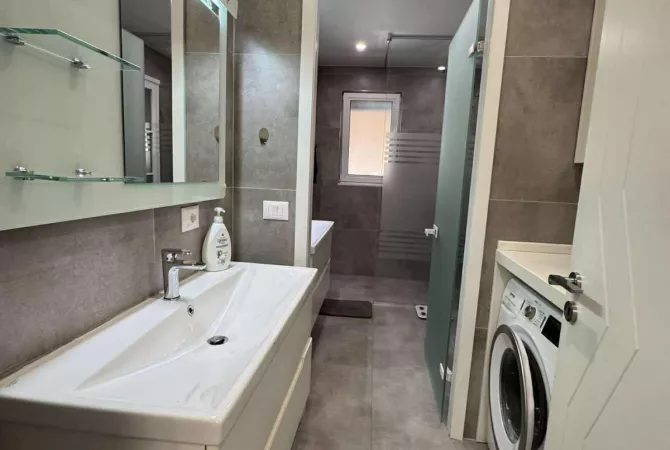 Shtepi me qera Apartament ne Tirane, 2+1, Mobilimi E mobiluar, Pagesa 110,000  Leke.