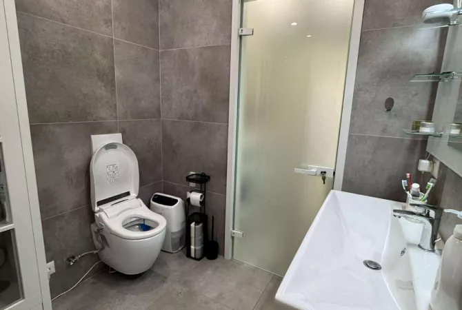 Shtepi me qera Apartament ne Tirane, 2+1, Mobilimi E mobiluar, Pagesa 110,000  Leke.