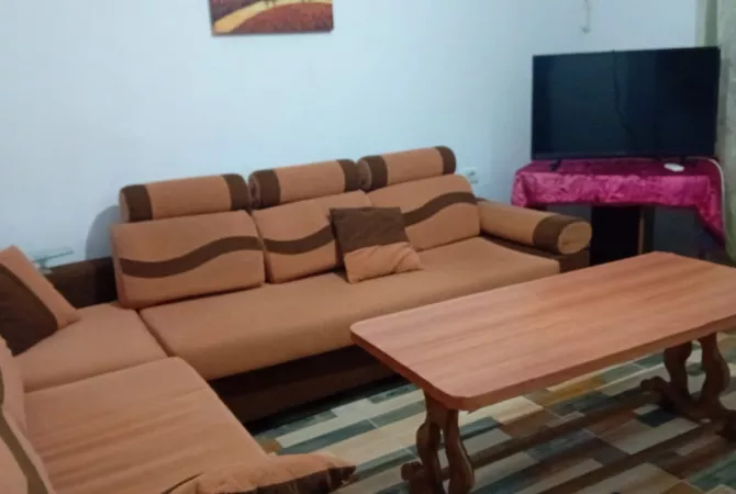 Shtepi me qera Apartament ne Tirane, 2+1, Mobilimi E mobiluar, Pagesa 50,000  Leke.