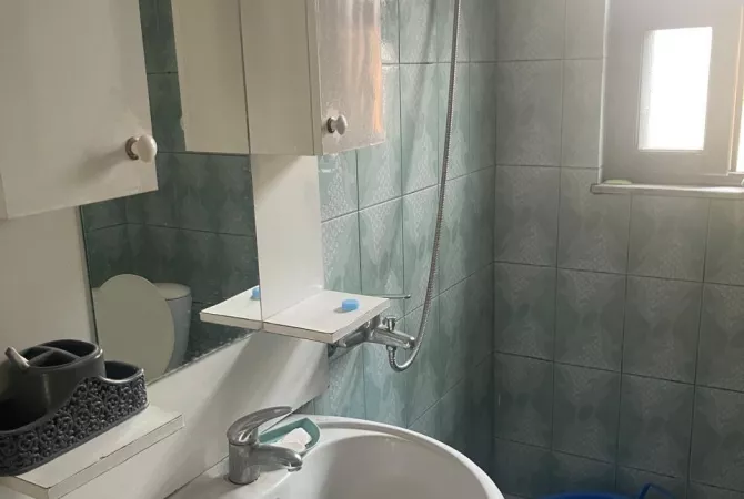 Shtepi me qera Apartament ne Tirane, 1+1, Mobilimi E mobiluar, Pagesa 400  Euro.