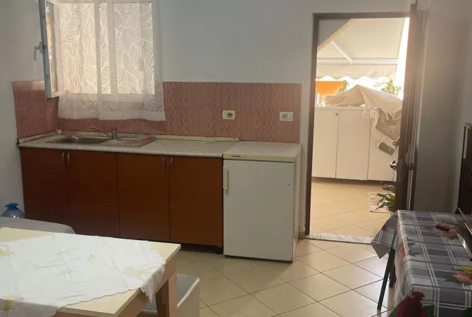 Shtepi me qera Apartament ne Tirane, 1+1, Mobilimi E mobiluar, Pagesa 400  Euro.