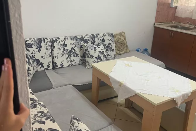 Shtepi me qera Apartament ne Tirane, 1+1, Mobilimi E mobiluar, Pagesa 400  Euro.