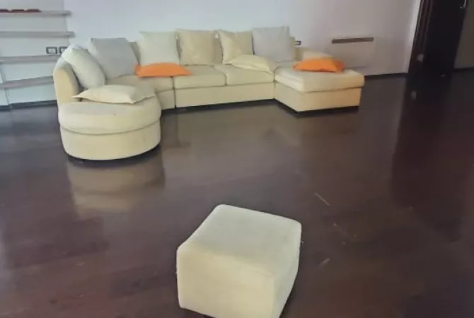 Shtepi me qera 2+1 ne Tirane - 650 Euro