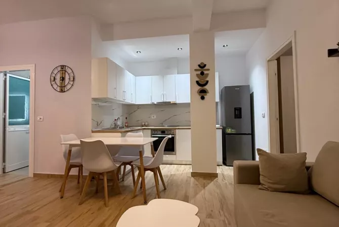 Shtepi me qera 1+1 ne Tirane - 40,000 Leke