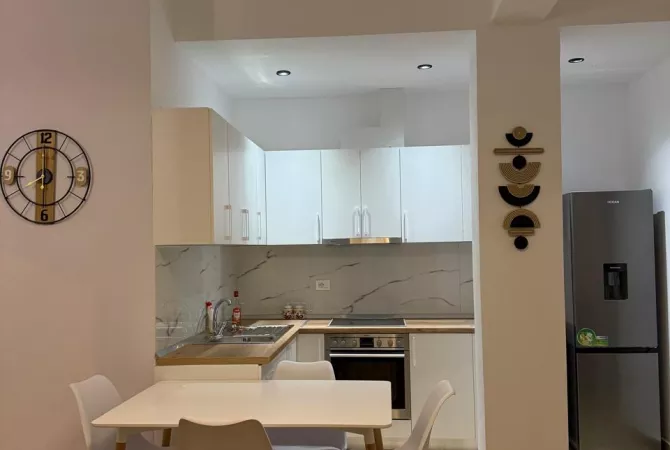 Shtepi me qera Shtepi Private ne Tirane, 1+1, Mobilimi E mobiluar, Pagesa 40,000  Leke.