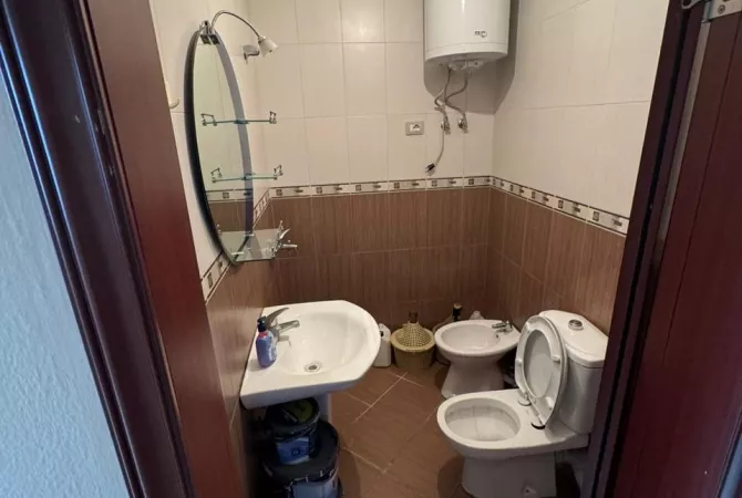 Shtepi me qera Apartament ne Tirane, 2+1, Mobilimi E mobiluar, Pagesa 500  Euro.