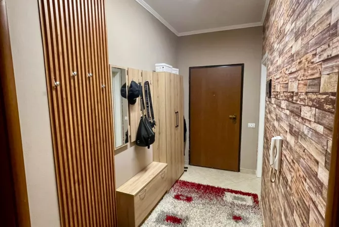 Shtepi ne shitje Apartament ne Tirane, 2+1, Mobilimi E mobiluar, Pagesa 139,000  Euro.