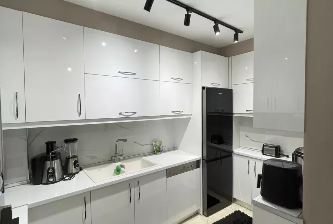 Shtepi ne shitje Apartament ne Tirane, 2+1, Mobilimi E mobiluar, Pagesa 139,000  Euro.