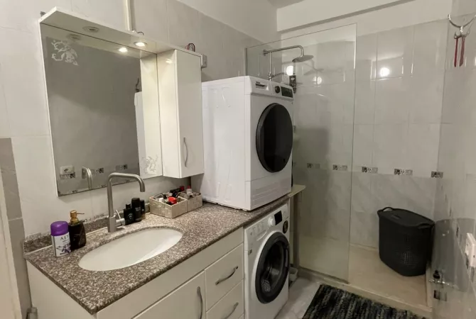 Shtepi ne shitje Apartament ne Tirane, 2+1, Mobilimi E mobiluar, Pagesa 139,000  Euro.