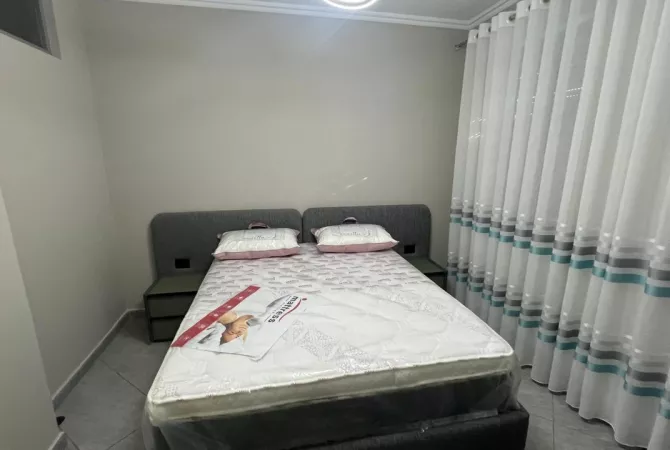 Shtepi me qera Apartament ne Tirane, 1+1, Mobilimi E mobiluar, Pagesa 450  Euro.