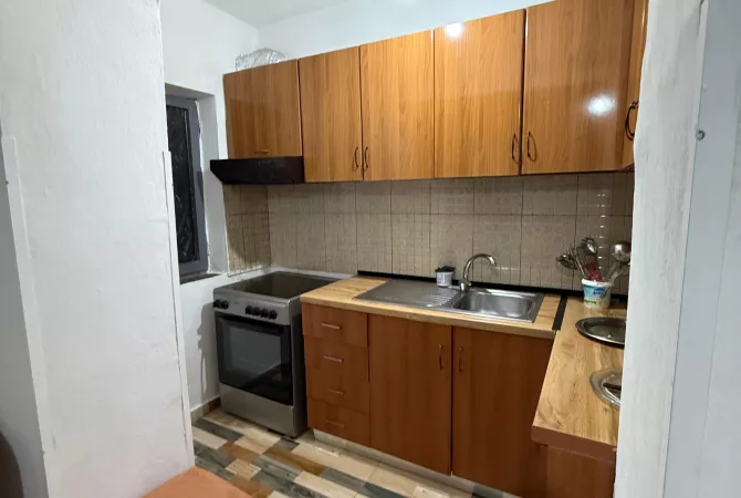 Shtepi me qera Apartament ne Tirane, 1+1, Mobilimi E mobiluar, Pagesa 500  Euro.