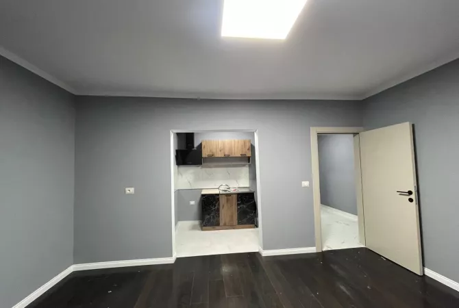 Shtepi me qera Apartament ne Tirane, 1+1, Mobilimi Pjeserisht e mobiluar, Pagesa 450  Euro.