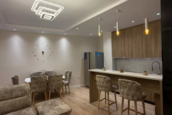 Shtepi me qera Apartament ne Tirane, 2+1, Mobilimi E mobiluar, Pagesa 800  Euro.