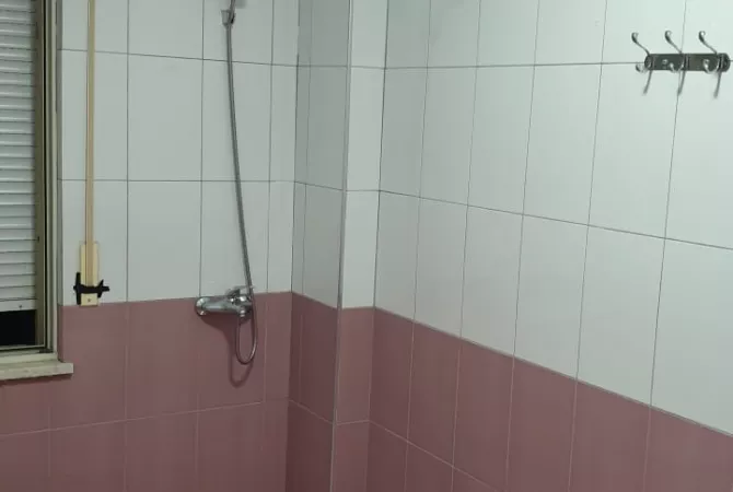 Shtepi me qera Apartament ne Tirane, 2+1, Mobilimi E mobiluar, Pagesa 450  Euro.