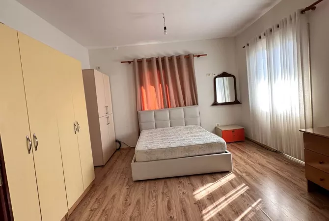 Shtepi me qera Apartament ne Tirane, 2+1, Mobilimi E mobiluar, Pagesa 500  Euro.