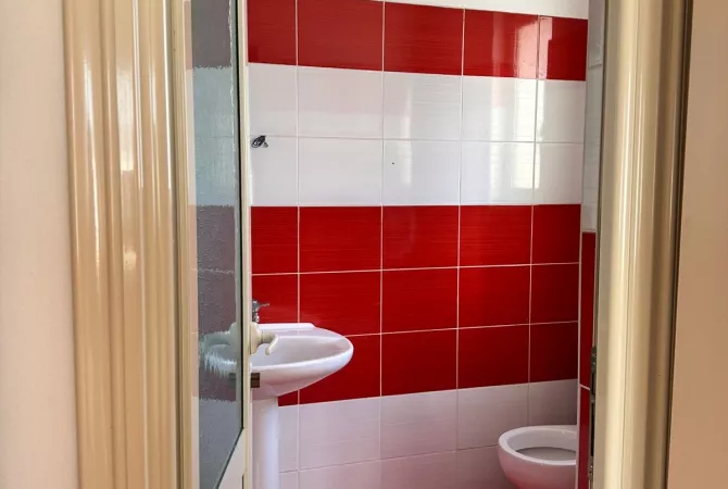 Shtepi me qera Apartament ne Tirane, 2+1, Mobilimi E mobiluar, Pagesa 500  Euro.