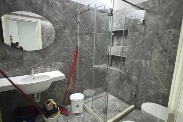 Shtepi me qera Apartament ne Tirane, 2+1, Mobilimi Pjeserisht e mobiluar, Pagesa 500  Euro.