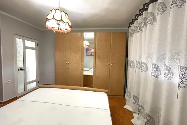 Shtepi ne shitje Apartament ne Tirane, 1+1, Mobilimi E mobiluar, Pagesa 107,000  Euro.