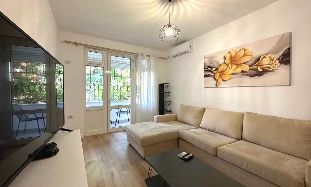 Shtepi ne shitje Apartament ne Tirane, 3+1, Mobilimi E mobiluar, Pagesa 200,000  Euro.