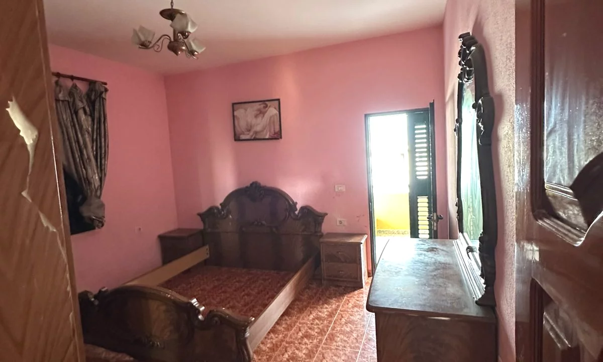 Shtepi me qera Shtepi Private ne Tirane, 2+1, Mobilimi E mobiluar, Pagesa 25,000  Leke.