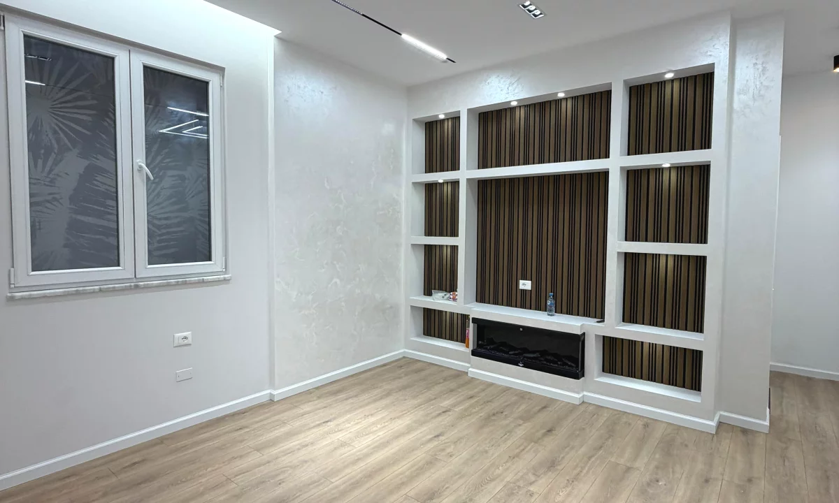 Shtepi ne shitje Apartament ne Tirane, 1+1, Mobilimi Bosh, pa mobiluar, Pagesa 100,000  Euro.