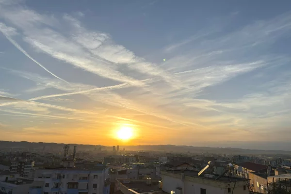 Shtepi ne shitje Apartament ne Tirane, 2+1, Mobilimi E mobiluar, Pagesa 125,000  Euro.