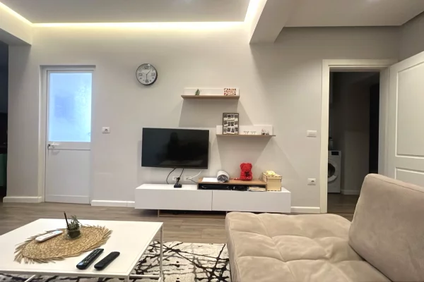 Shtepi ne shitje Apartament ne Tirane, 1+1, Mobilimi E mobiluar, Pagesa 115,000  Euro.
