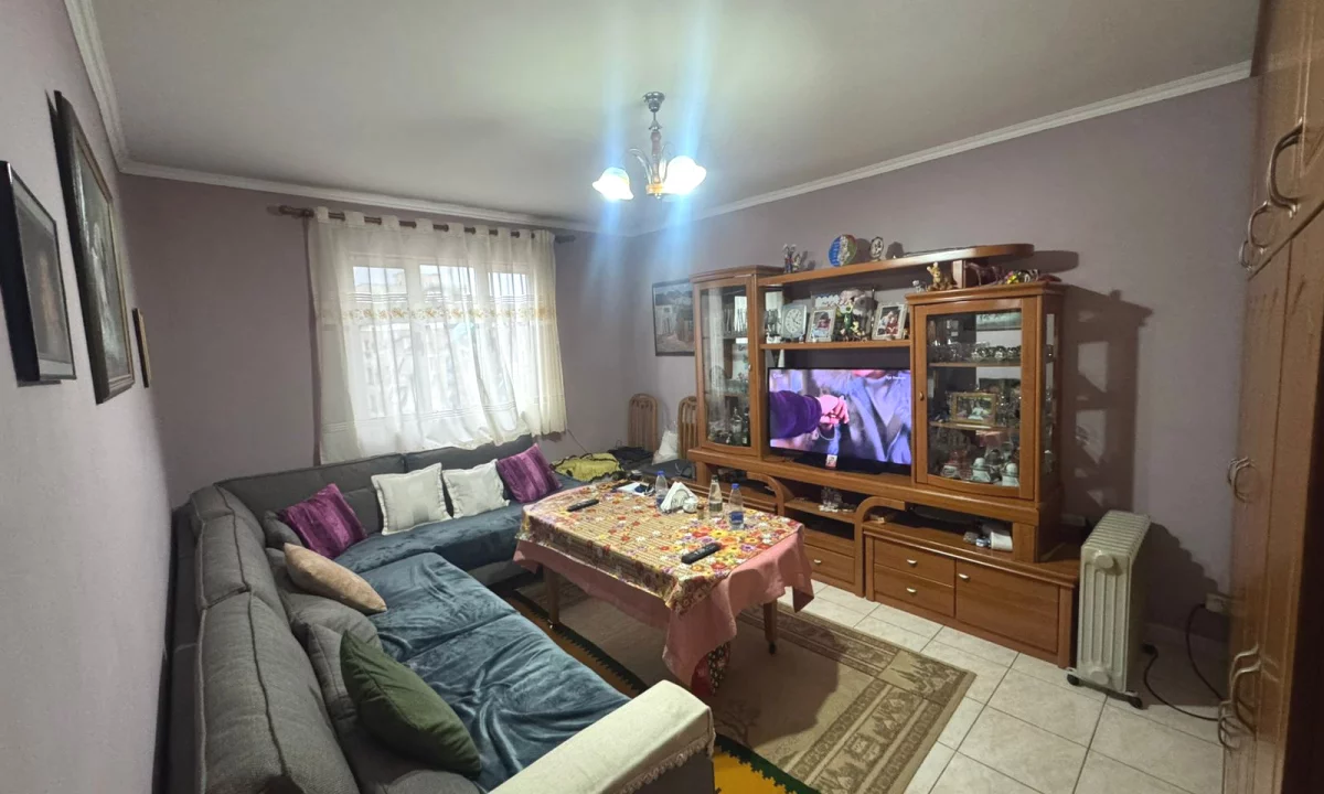 Shtepi ne shitje Apartament ne Tirane, 2+1, Mobilimi E mobiluar, Pagesa 138,000  Euro.
