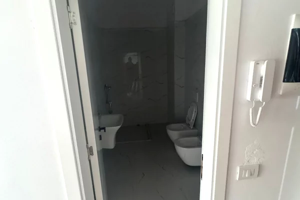 Shtepi ne shitje Apartament ne Tirane, 1+1, Mobilimi E mobiluar, Pagesa 87,000  Euro.