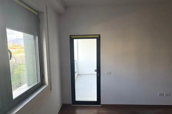 Shtepi ne shitje Apartament ne Tirane, 1+1, Mobilimi E mobiluar, Pagesa 87,000  Euro.