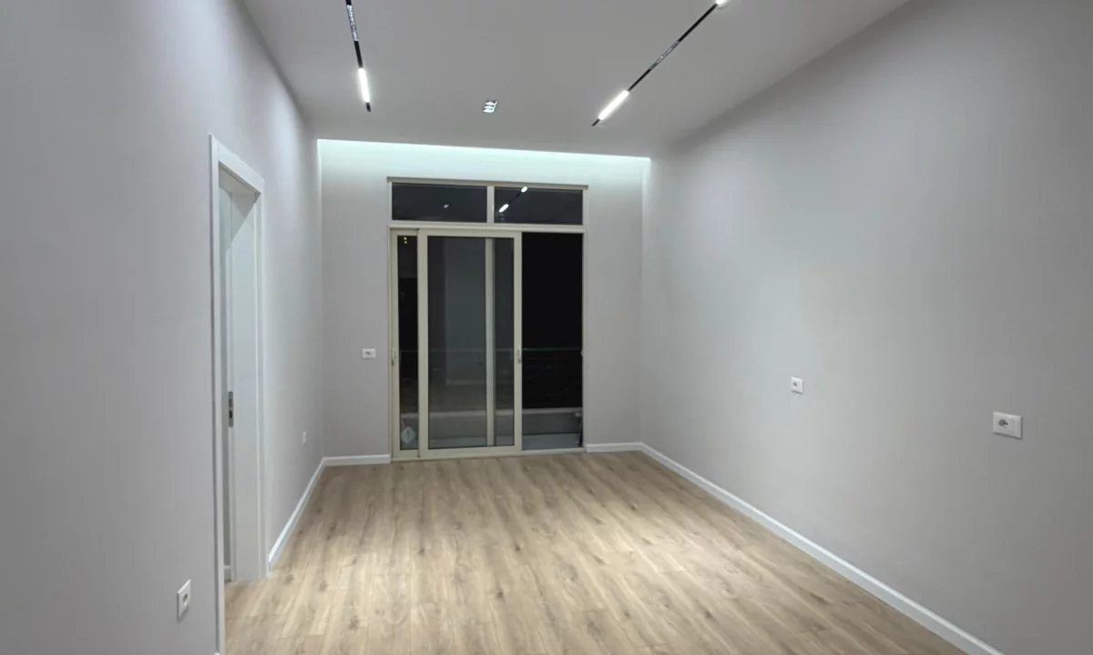 Shtepi ne shitje Apartament ne Tirane, 2+1, Mobilimi Bosh, pa mobiluar, Pagesa 125,000  Euro.