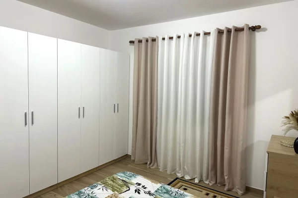 Shtepi me qera Apartament ne Tirane, 2+1, Mobilimi E mobiluar, Pagesa 40,000  Leke.