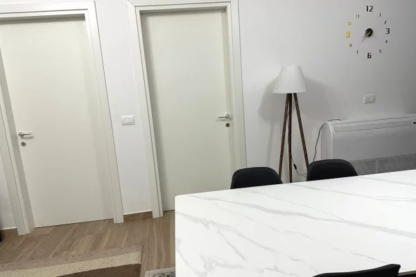 Shtepi me qera Apartament ne Tirane, 2+1, Mobilimi E mobiluar, Pagesa 40,000  Leke.